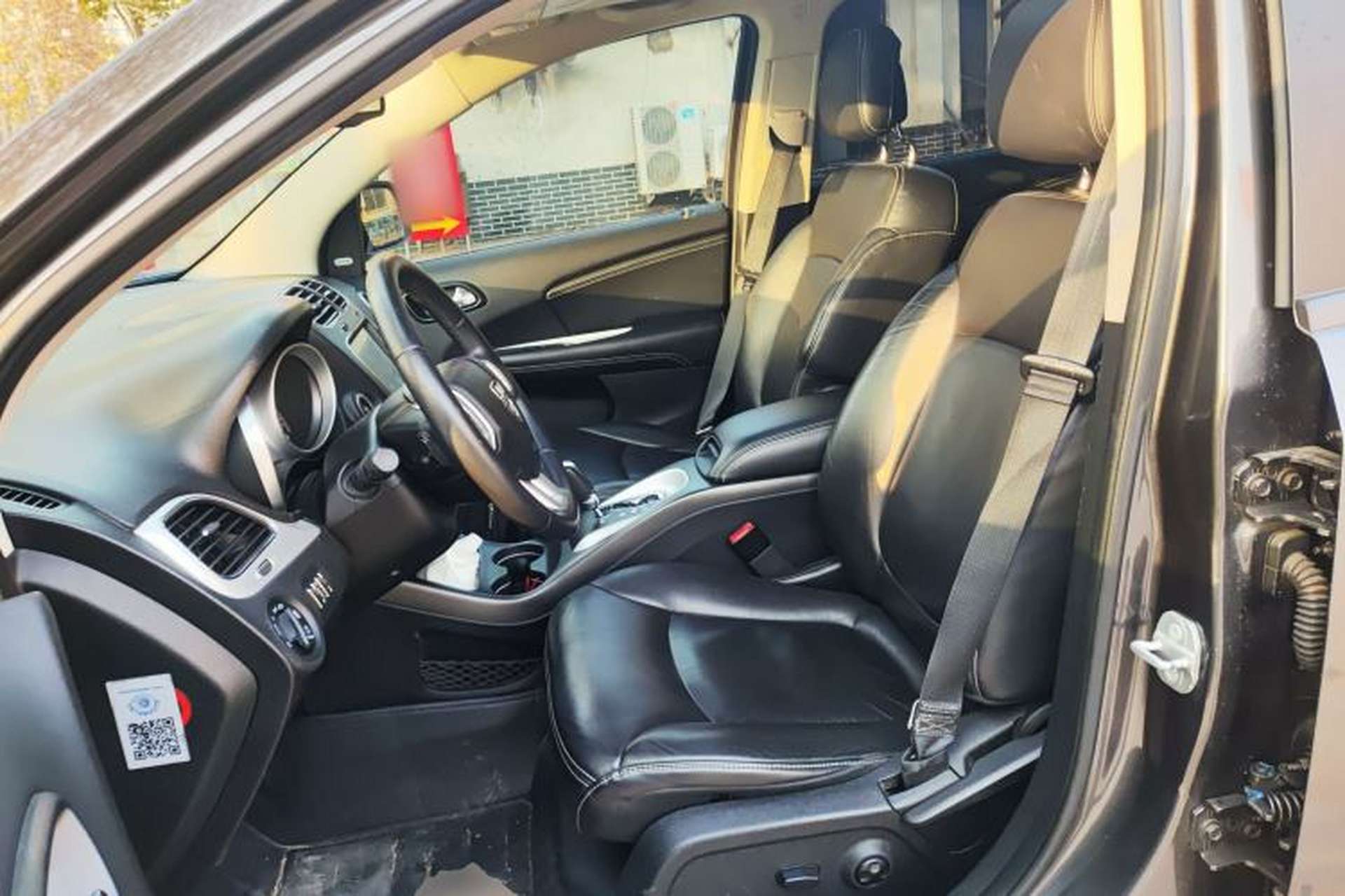 Used Dodge Journey 2013 2.4L Two-Wheel Drive Luxury Version Left Front Seat