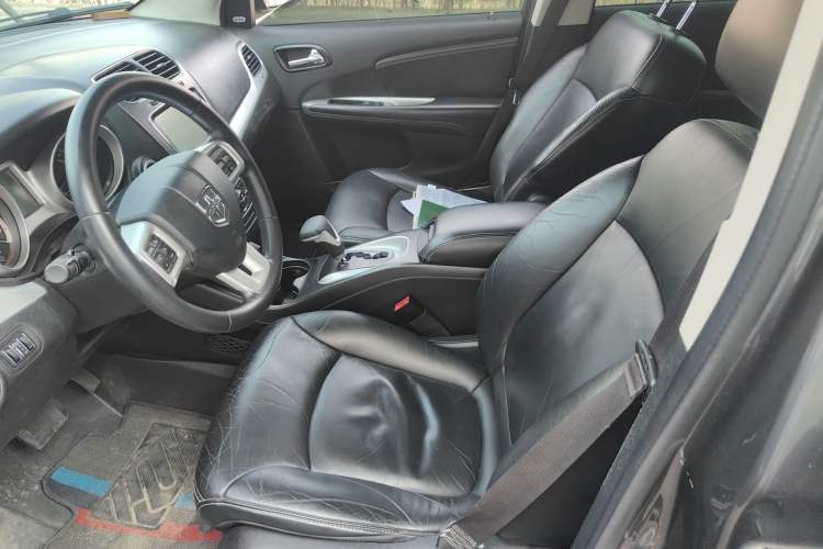 Used Dodge Journey 2013 2.4L Two-Wheel Drive Luxury Version Left Front Seat