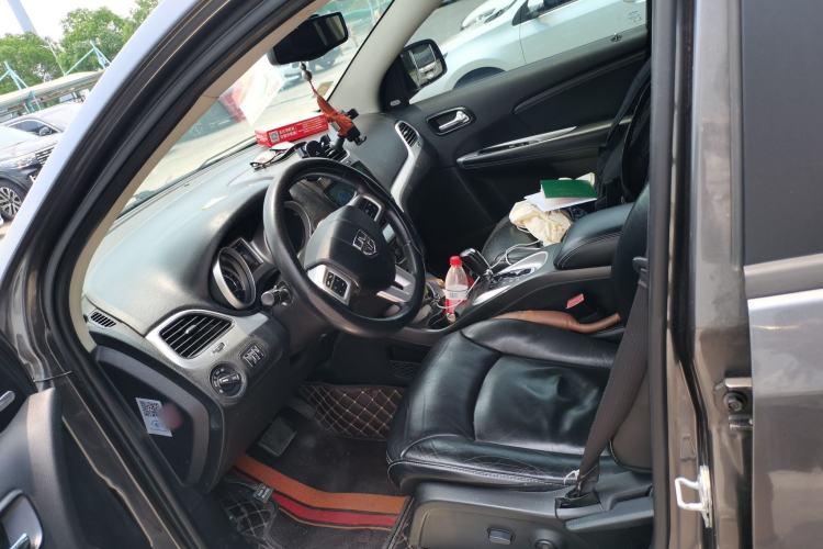 Used Dodge Journey 2013 2.4L Two-Wheel Drive Luxury Version Left Front Seat