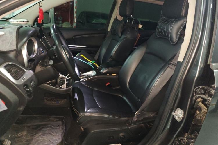 Used Dodge Journey 2013 2.4L Two-Wheel Drive Luxury Version Left Front Seat