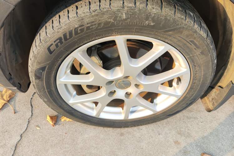 Used Dodge Journey 2013 2.4L Two-Wheel Drive Luxury Version Left Front Wheel Hub