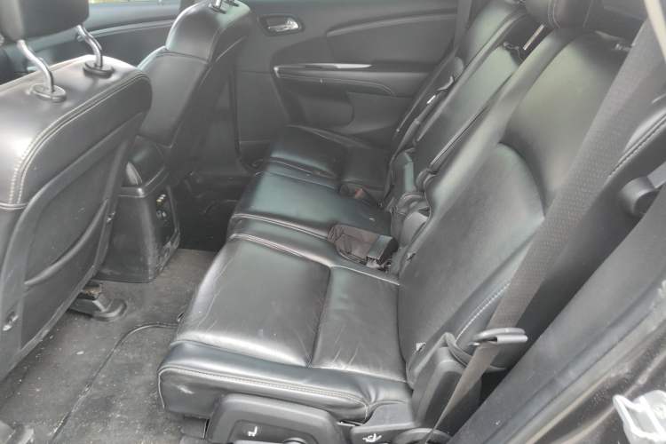 Used Dodge Journey 2013 2.4L Two-Wheel Drive Luxury Version Left Rear Seat