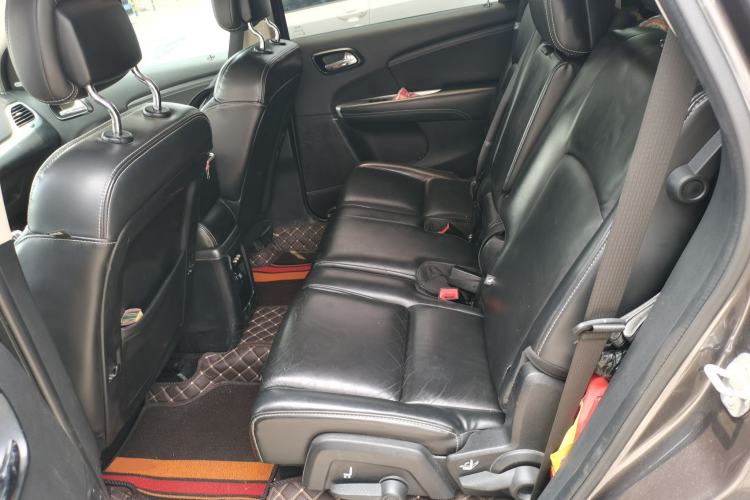 Used Dodge Journey 2013 2.4L Two-Wheel Drive Luxury Version Left Rear Seat