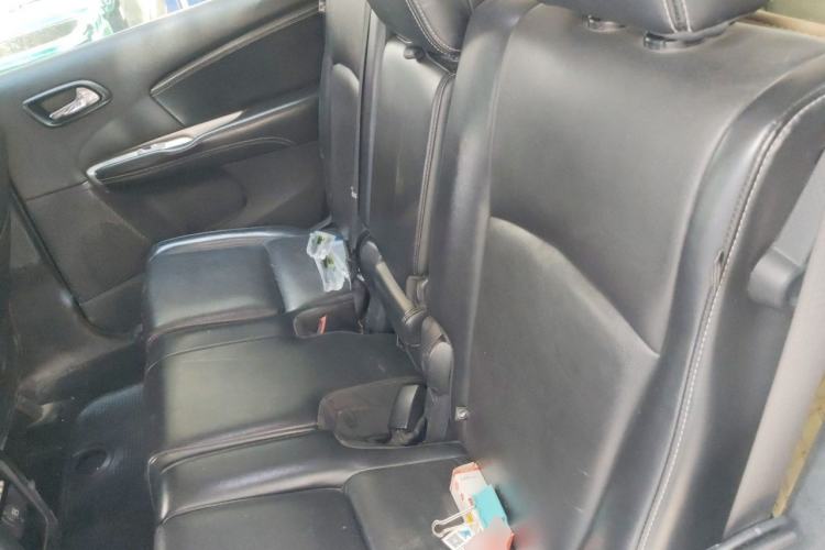 Used Dodge Journey 2013 3.6L Four-Wheel Drive Flagship Edition Left Rear Seat