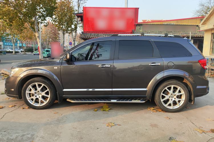 Used Dodge Journey 2013 2.4L Two-Wheel Drive Luxury Version Left Side