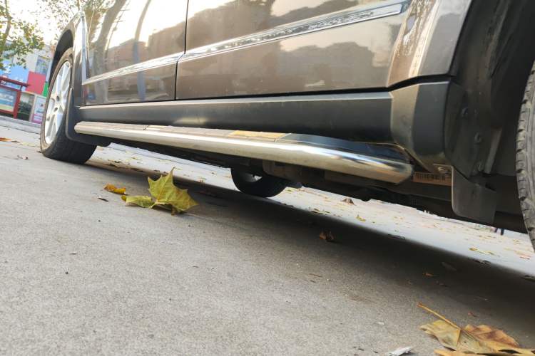 Used Dodge Journey 2013 2.4L Two-Wheel Drive Luxury Version Left Side Sill