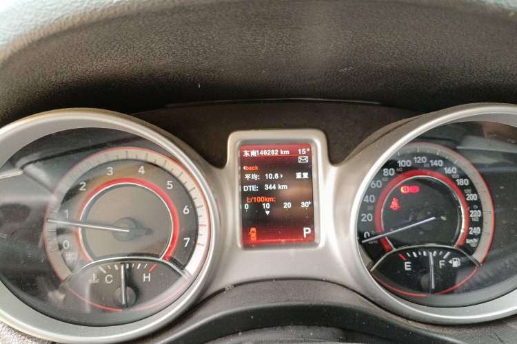 Used Dodge Journey 2013 2.4L Two-Wheel Drive Luxury Version Odometer Close Up