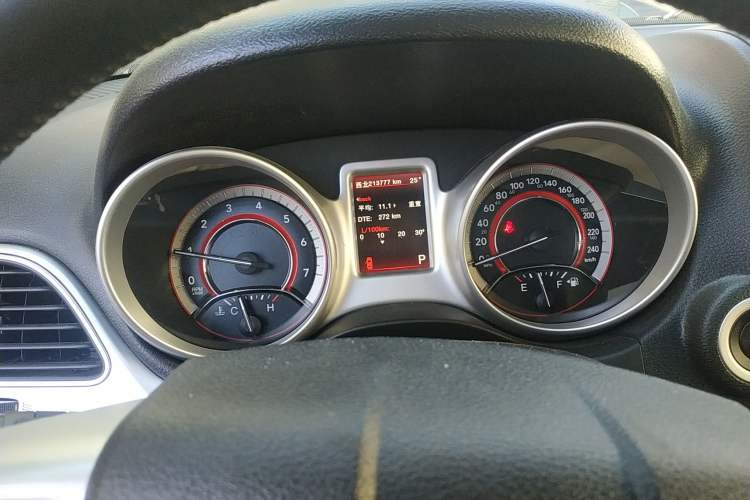 Used Dodge Journey 2013 2.4L Two-Wheel Drive Luxury Version Odometer Close Up