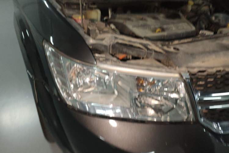 Used Dodge Journey 2013 2.4L Two-Wheel Drive Luxury Version Right Front Headlight