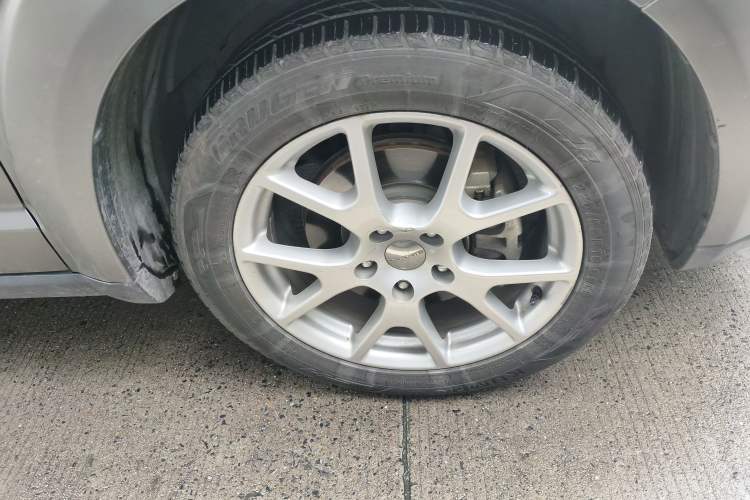 Used Dodge Journey 2013 2.4L Two-Wheel Drive Luxury Version Right Front Wheel Hub