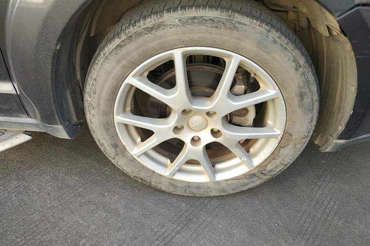 Used Dodge Journey 2013 2.4L Two-Wheel Drive Luxury Version Right Front Wheel Hub
