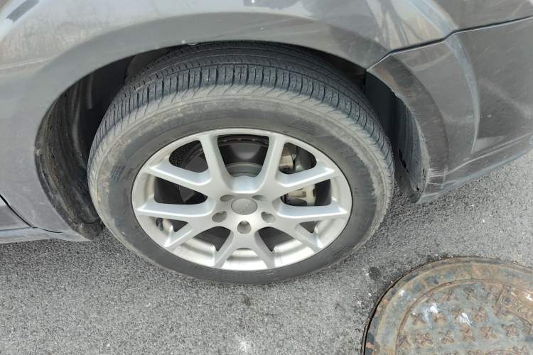 Used Dodge Journey 2013 2.4L Two-Wheel Drive Luxury Version Right Front Wheel Hub