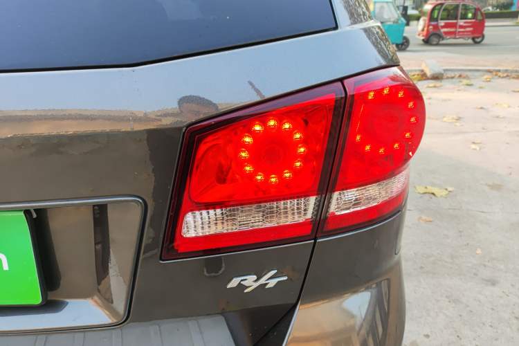 Used Dodge Journey 2013 2.4L Two-Wheel Drive Luxury Version Right Rear Taillight