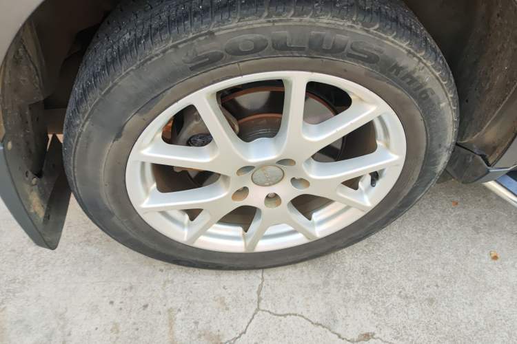 Used Dodge Journey 2013 2.4L Two-Wheel Drive Luxury Version Right Rear Wheel Hub