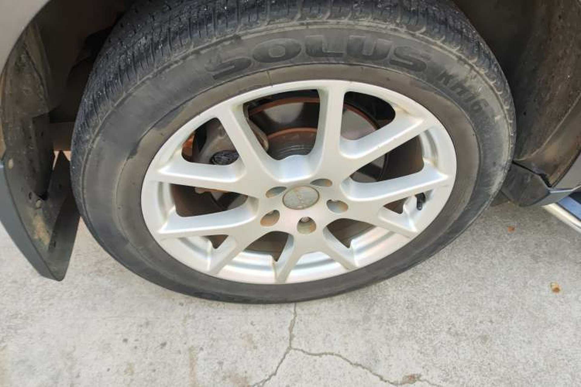 Used Dodge Journey 2013 2.4L Two-Wheel Drive Luxury Version Right Rear Wheel Hub