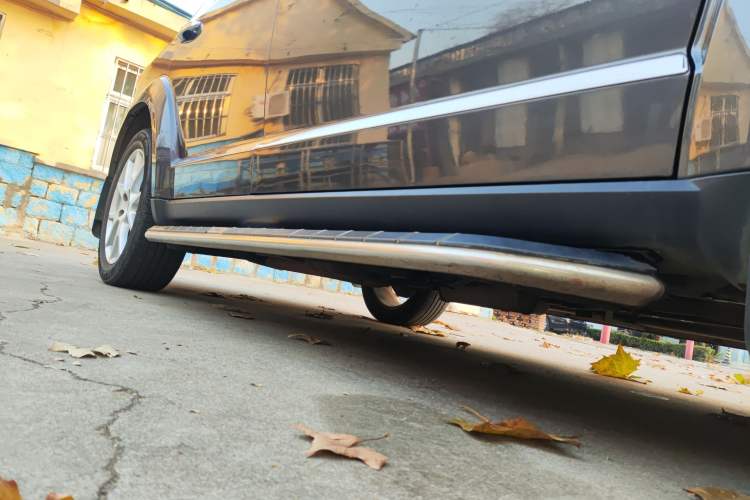 Used Dodge Journey 2013 2.4L Two-Wheel Drive Luxury Version Right Side Sill