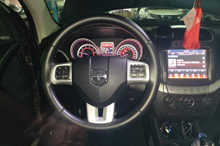 Used Dodge Journey 2013 2.4L Two-Wheel-Drive Smart Edition Steering Wheel