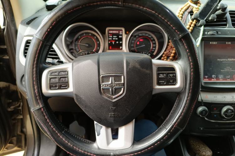 Used Dodge Journey 2013 2.4L Two-Wheel Drive Luxury Version Steering Wheel