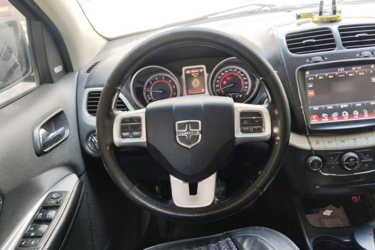 Used Dodge Journey 2013 3.6L Four-Wheel Drive Flagship Edition Steering Wheel