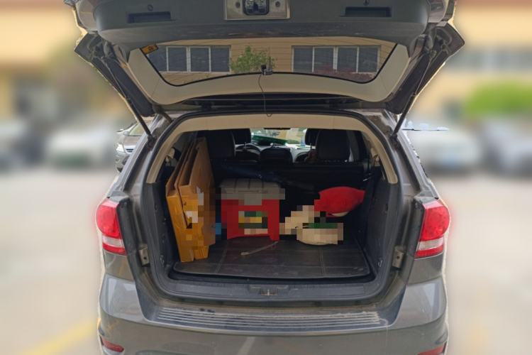 Used Dodge Journey 2013 2.4L Two-Wheel Drive Luxury Version Trunk