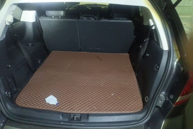 Used Dodge Journey 2013 2.4L Two-Wheel Drive Luxury Version Trunk