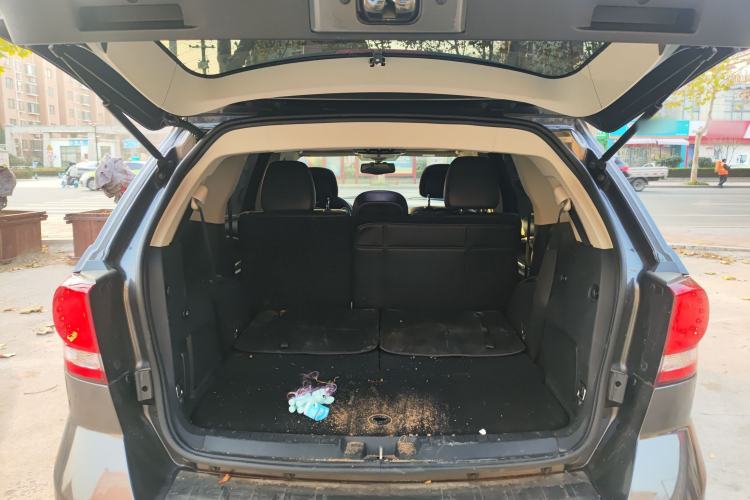 Used Dodge Journey 2013 2.4L Two-Wheel Drive Luxury Version Trunk