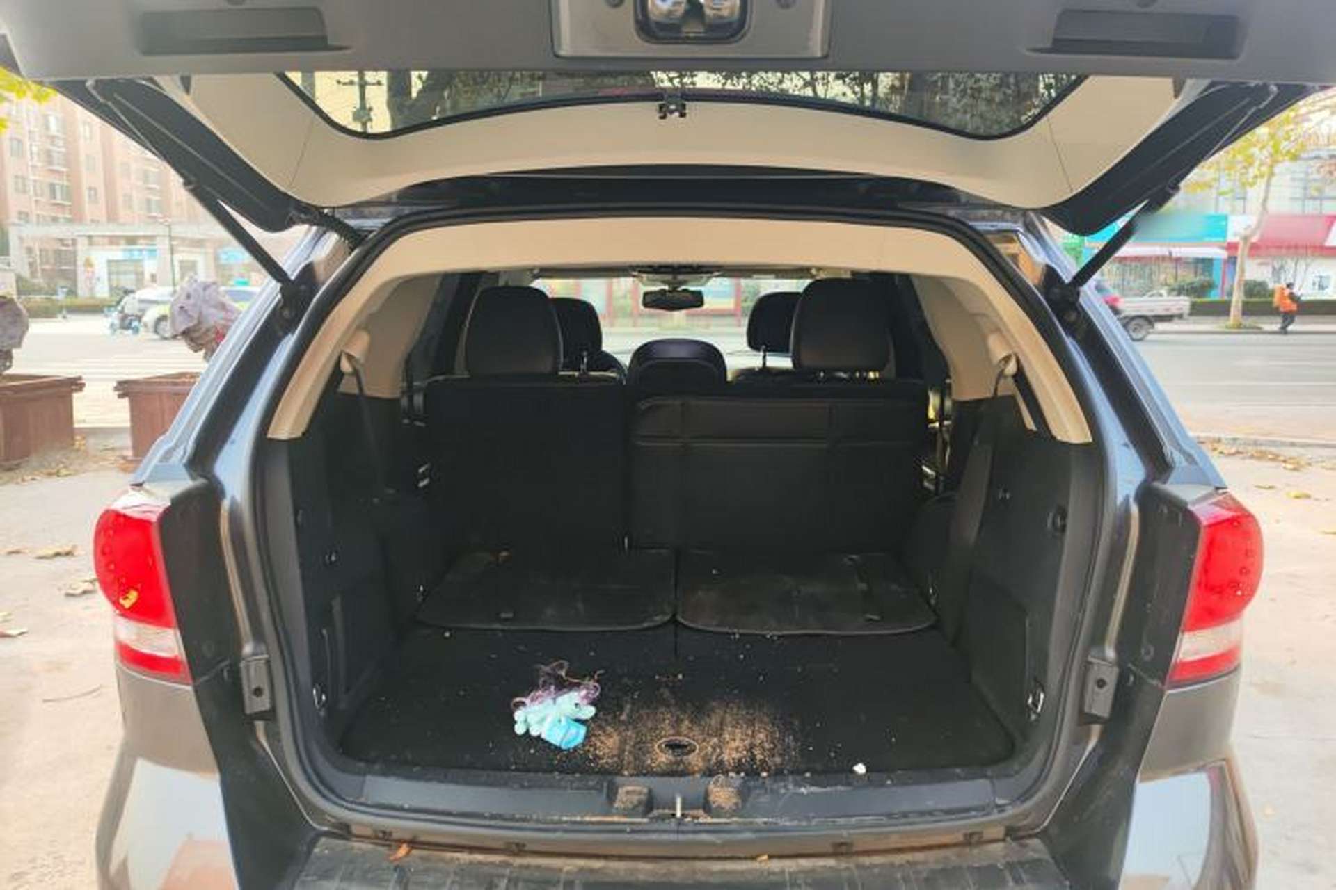 Used Dodge Journey 2013 2.4L Two-Wheel Drive Luxury Version Trunk