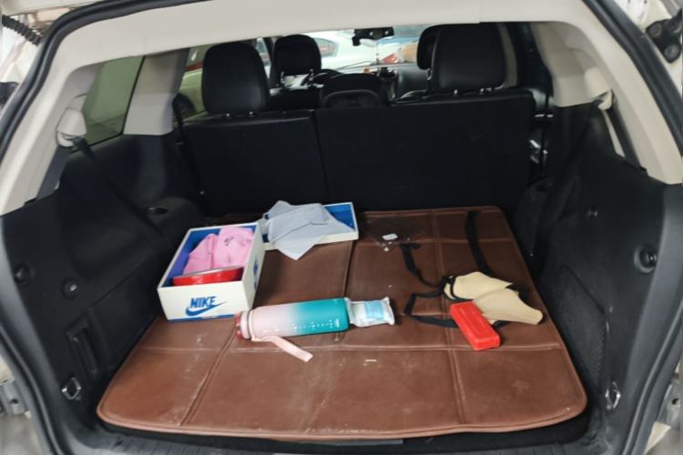 Used Dodge Journey 2013 2.4L Two-Wheel Drive Luxury Version Trunk