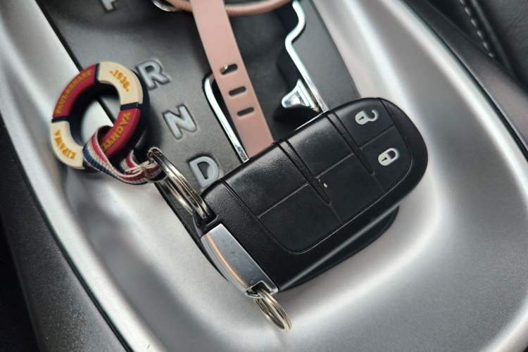 Used Dodge Journey 2013 2.4L Two-Wheel Drive Luxury Version Vehicle Key