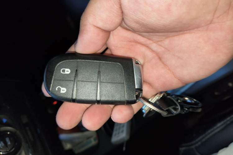 Used Dodge Journey 2013 2.4L Two-Wheel Drive Luxury Version Vehicle Key