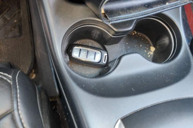 Used Dodge Journey 2013 2.4L Two-Wheel Drive Luxury Version Vehicle Key