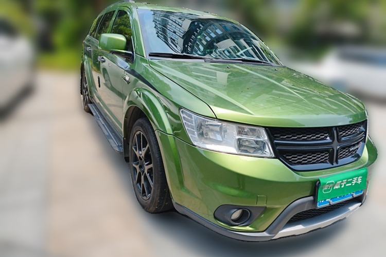 Used Dodge Journey 2013 2.4L Two-Wheel Drive Luxury Version Front Right 45 Deg