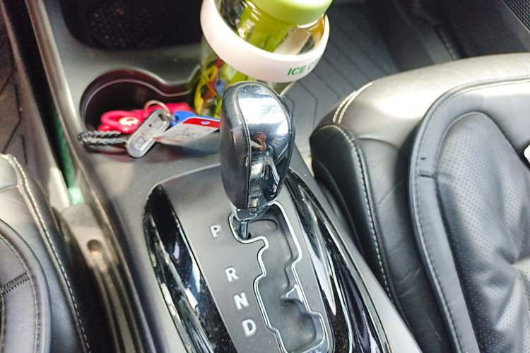 Used Dodge Journey 2013 2.4L Two-Wheel Drive Luxury Version Gear Lever