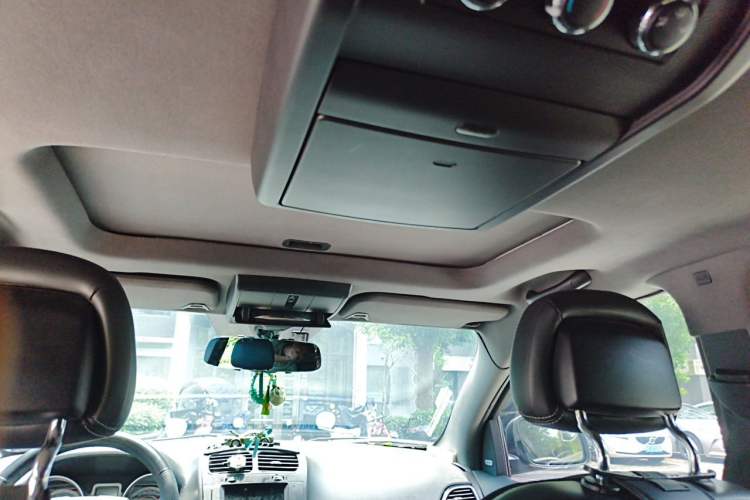 Used Dodge Journey 2013 2.4L Two-Wheel Drive Luxury Version Headliner