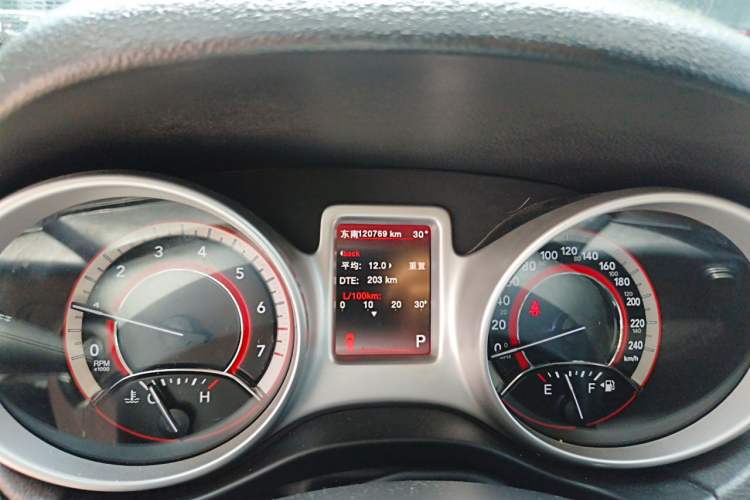 Used Dodge Journey 2013 2.4L Two-Wheel Drive Luxury Version Odometer Close Up