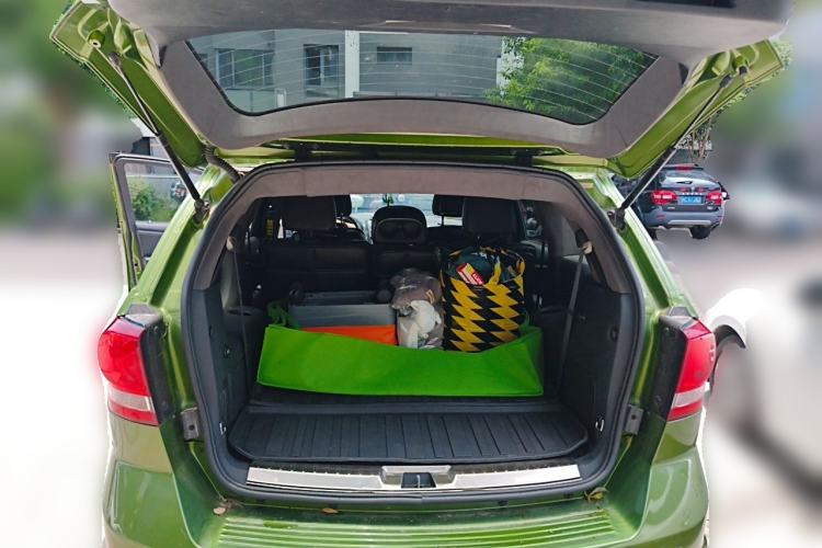 Used Dodge Journey 2013 2.4L Two-Wheel Drive Luxury Version Trunk