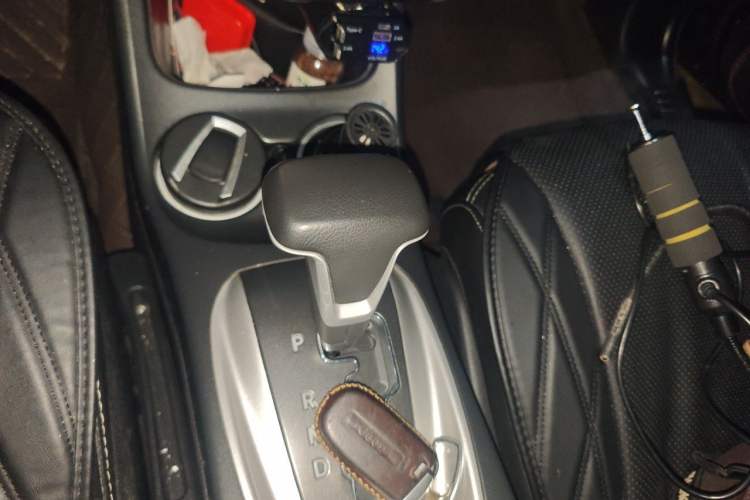Used Dodge Journey 2013 2.4L Two-Wheel Drive Luxury Version Gear Lever