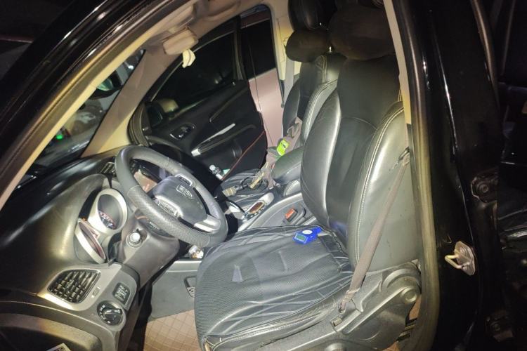 Used Dodge Journey 2013 2.4L Two-Wheel Drive Luxury Version Left Front Seat