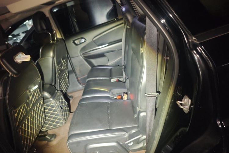 Used Dodge Journey 2013 2.4L Two-Wheel Drive Luxury Version Left Rear Seat