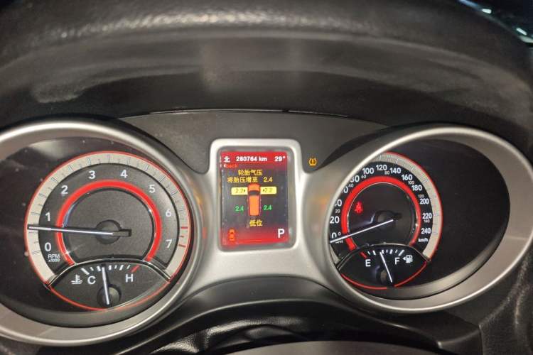 Used Dodge Journey 2013 2.4L Two-Wheel Drive Luxury Version Odometer Close Up