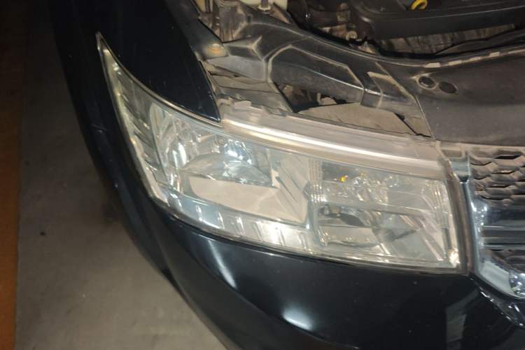 Used Dodge Journey 2013 2.4L Two-Wheel Drive Luxury Version Right Front Headlight