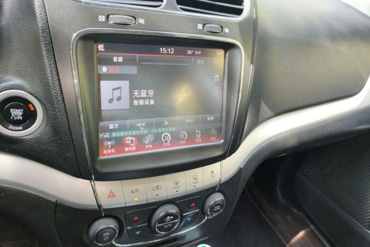 Used Dodge Journey 2013 2.4L Two-Wheel Drive Luxury Version Audio And AC Panel