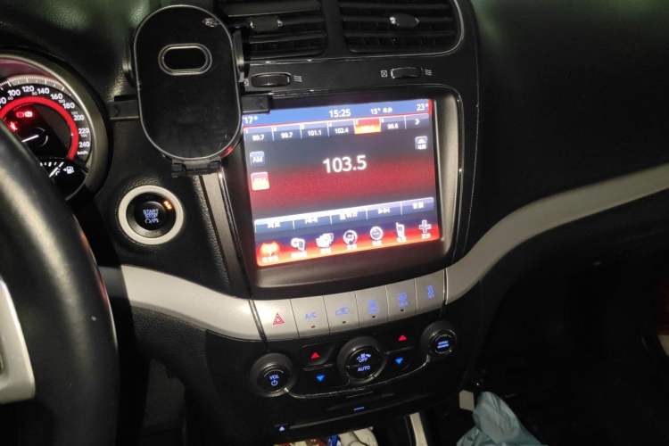 Used Dodge Journey 2013 2.4L Two-Wheel Drive Luxury Version Audio And AC Panel