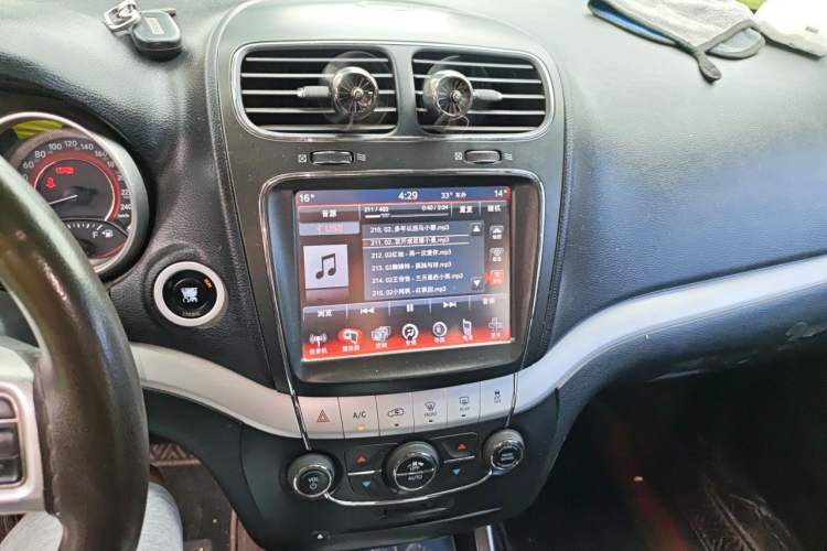 Used Dodge Journey 2013 2.4L Two-Wheel Drive Luxury Version Audio And AC Panel