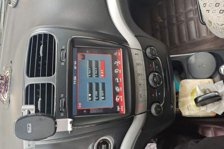 Used Dodge Journey 2013 2.4L Two-Wheel Drive Luxury Version Audio And AC Panel
