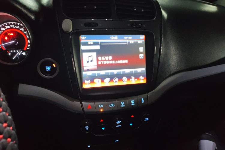 Used Dodge Journey 2013 2.4L Two-Wheel Drive Luxury Version Audio And AC Panel