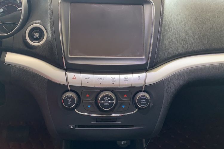 Used Dodge Journey 2013 2.4L Two-Wheel Drive Luxury Version Audio And AC Panel