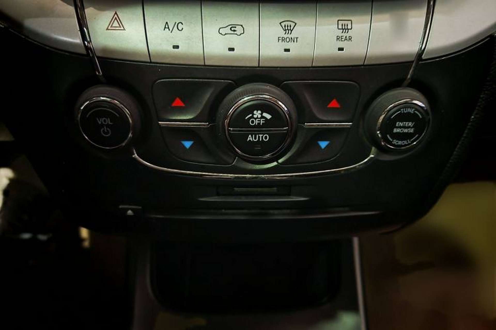 Used Dodge Journey 2013 2.4L Two-Wheel Drive Luxury Version Audio And AC Panel