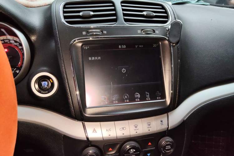 Used Dodge Journey 2013 2.4L Two-Wheel Drive Luxury Version Audio And AC Panel