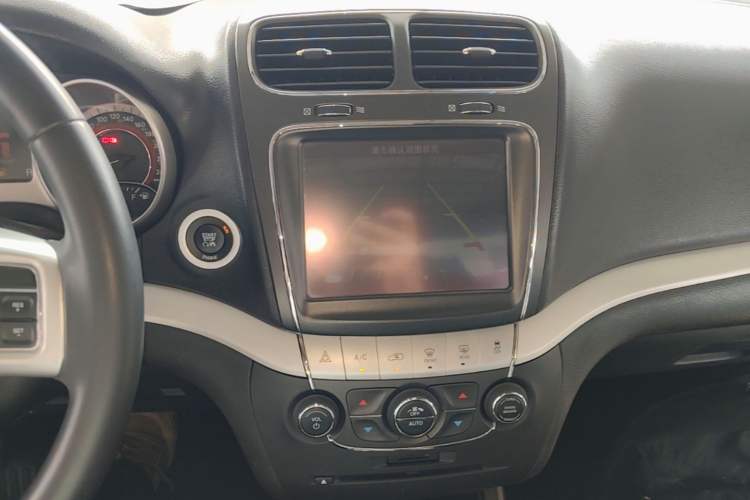 Used Dodge Journey 2013 2.4L Two-Wheel Drive Luxury Version Audio And AC Panel